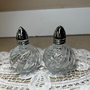 Irice Clear Pressed Glass Swirl Silverplated Mini Salt & Pepper Giftware Set